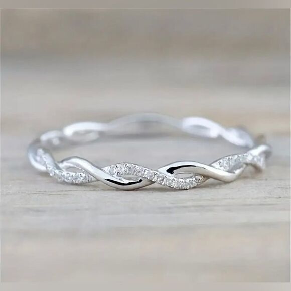 NEW! Silver Diamond Twist Ring Simple & Fashionable New Size 7 - Picture 1 of 6